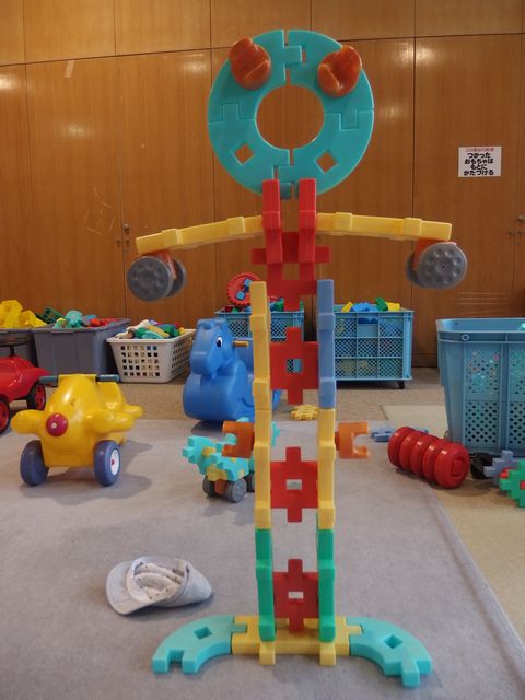 大きなブロックで作ったロボット？